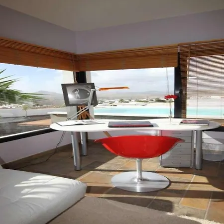 Sleeps 6 Pool Wifi Nazaret