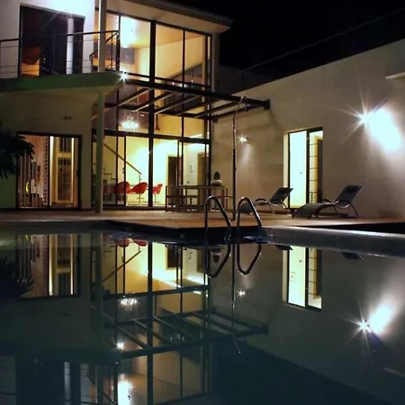 Sleeps 6 Pool Wifi * Nazaret
