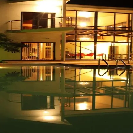 Sleeps 6 Pool Wifi Nazaret