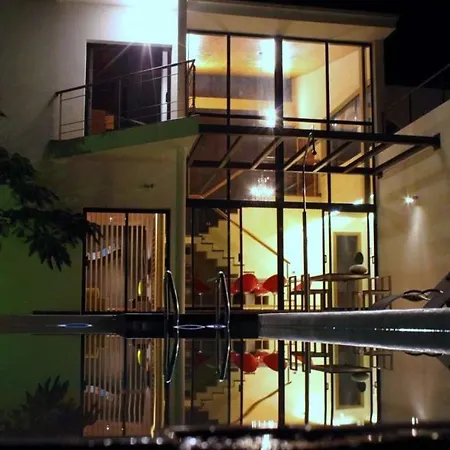 Sleeps 6 Pool Wifi Nazaret