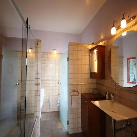 Sleeps 6 Pool Wifi Nazaret