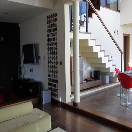 Sleeps 6 Pool Wifi Willa