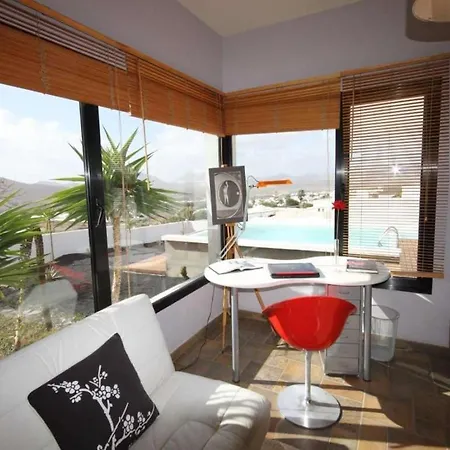 Sleeps 6 Pool Wifi * Nazaret