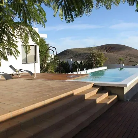 Sleeps 6 Pool Wifi Villa *