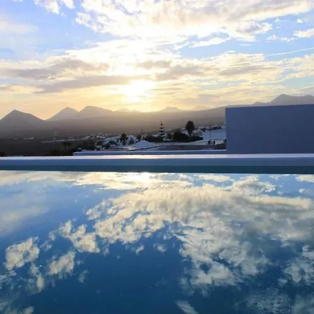 Sleeps 6 Pool Wifi * Nazaret